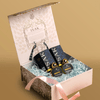 Gift Pack Attars: caja abierta con frascos y relleno azul